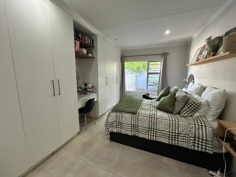 5 Bedroom Property for Sale in Sunrise On Sea Eastern Cape